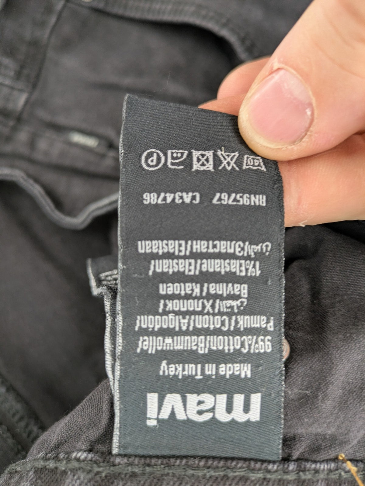 Mavi straight jeans black washed denim with subtle stretch and classic design.