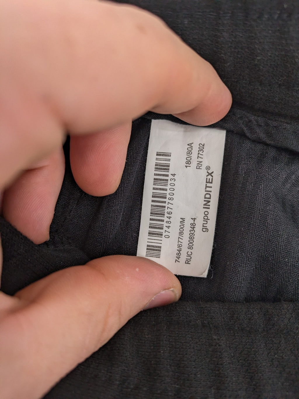 Zara black shorts with elastic drawstring, pleats, and rolled hem detail.