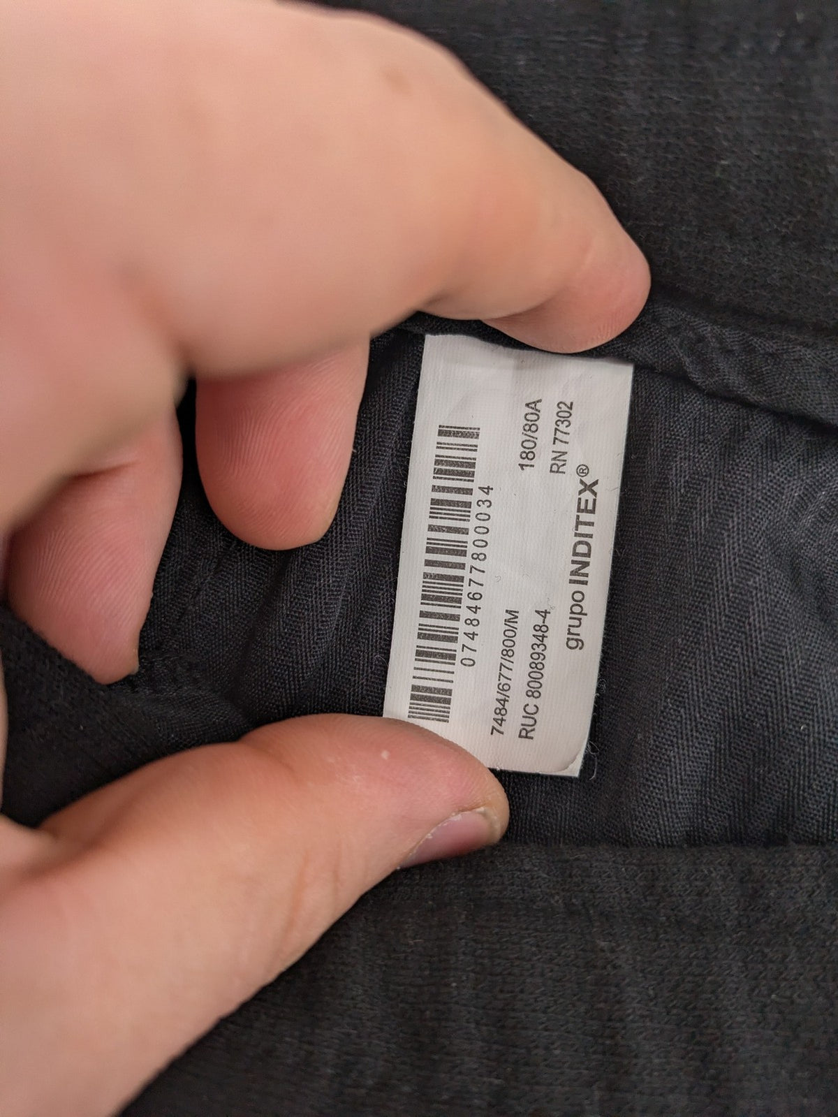Zara black shorts with elastic drawstring, pleats, and rolled hem detail.