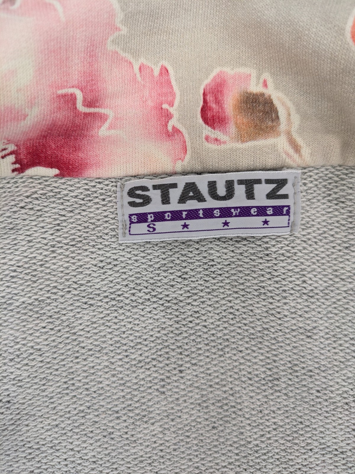 Stautz vintage jacket grey floral pattern with embroidered details and zip closure.