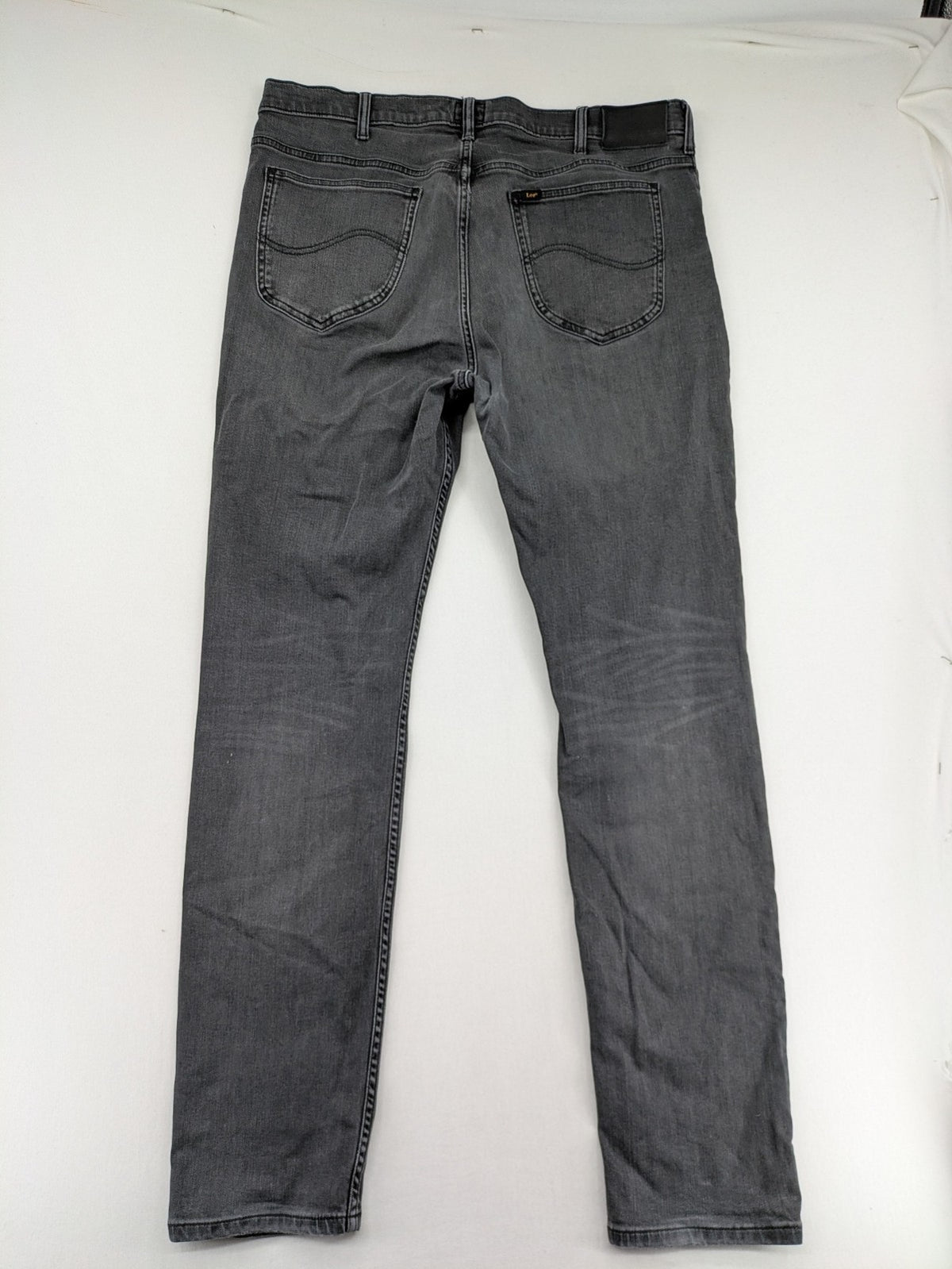 Lee straight jeans grey 5-pocket design with subtle branding on back pocket.