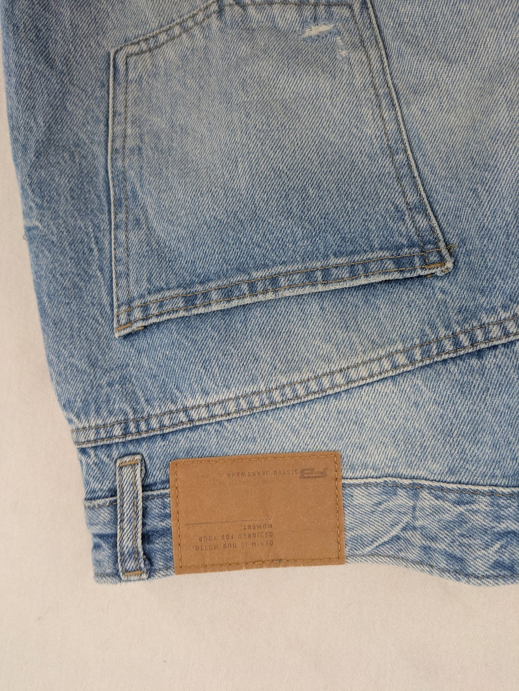 FB Sister blue mom jeans high waist distressed look with classic 5-pocket design.