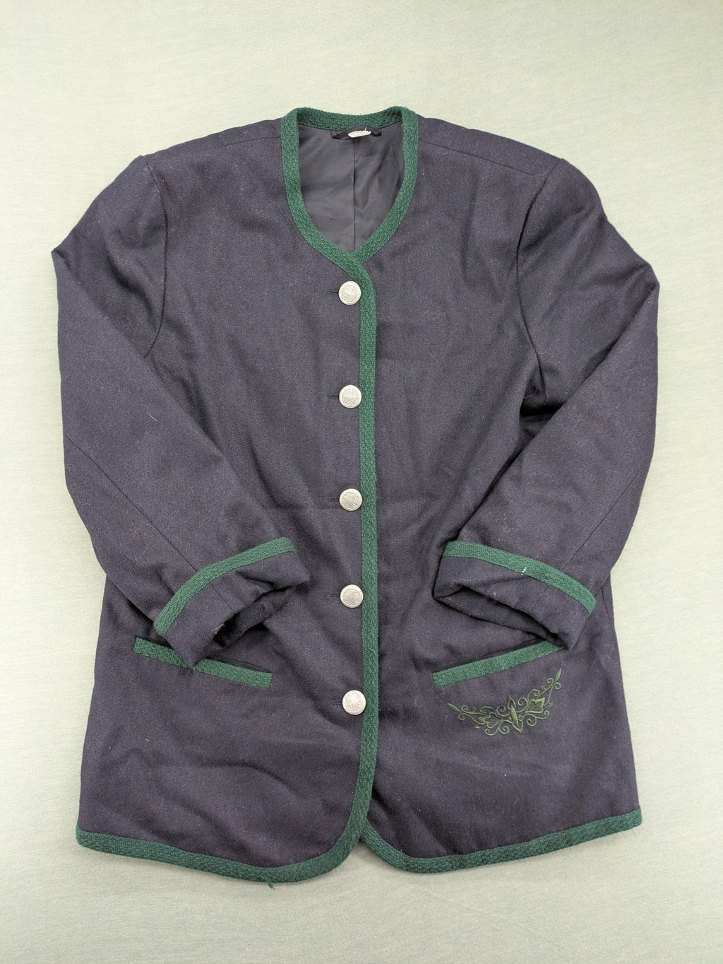 Blazer green and navy jacket with embroidered details and silver buttons.