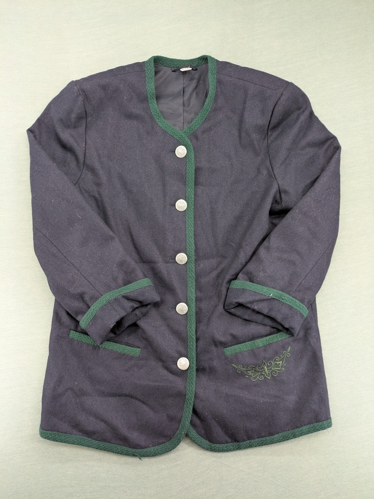 Blazer green and navy jacket with embroidered details and silver buttons.