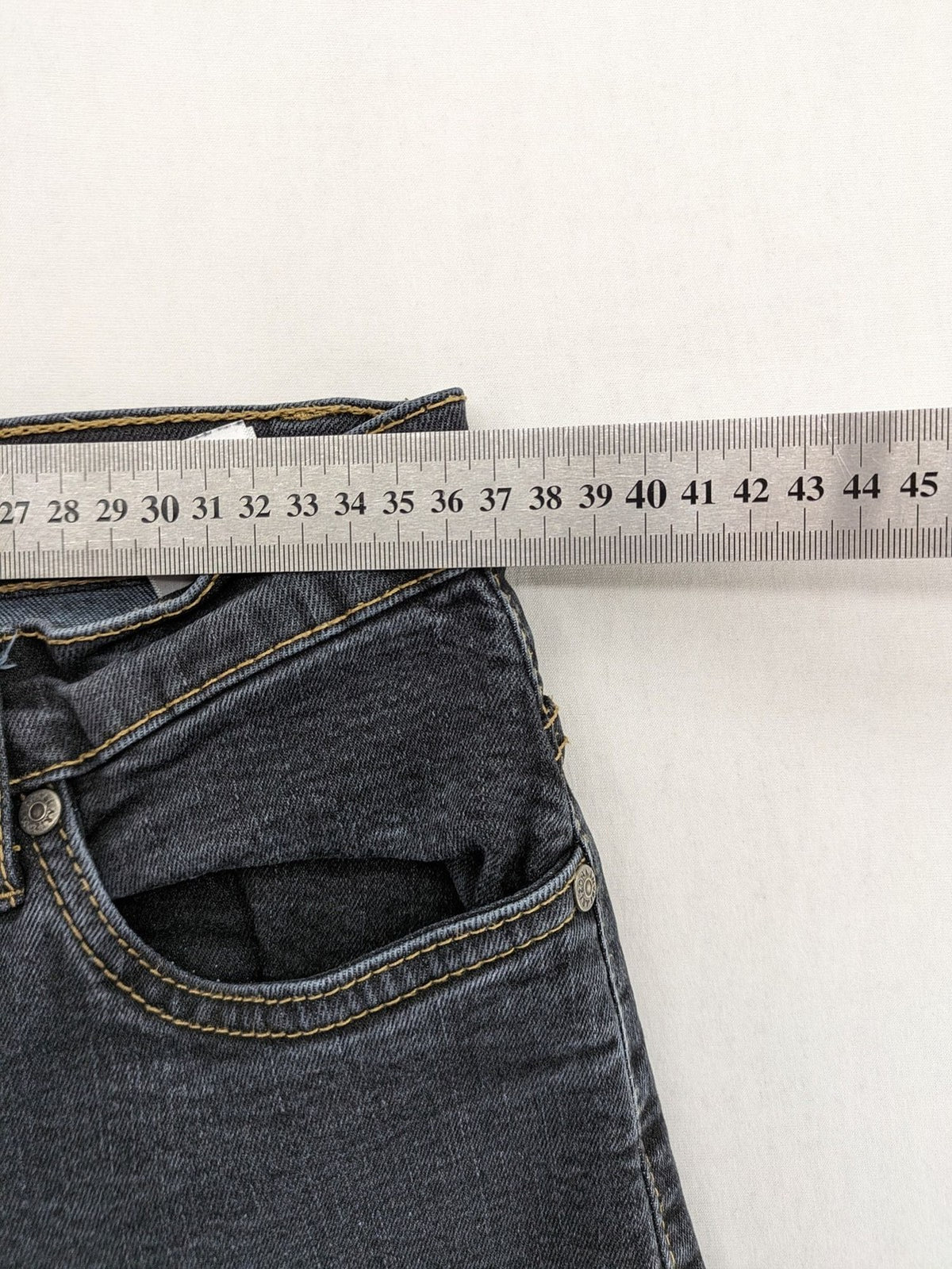 Arizona straight jeans blue with classic 5-pocket design and comfortable stretch fabric.