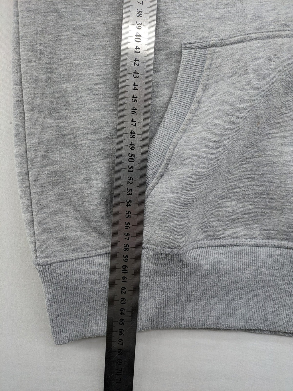 Herren grey zip-through hoodie with "Legendary" graphic print and kangaroo pocket.