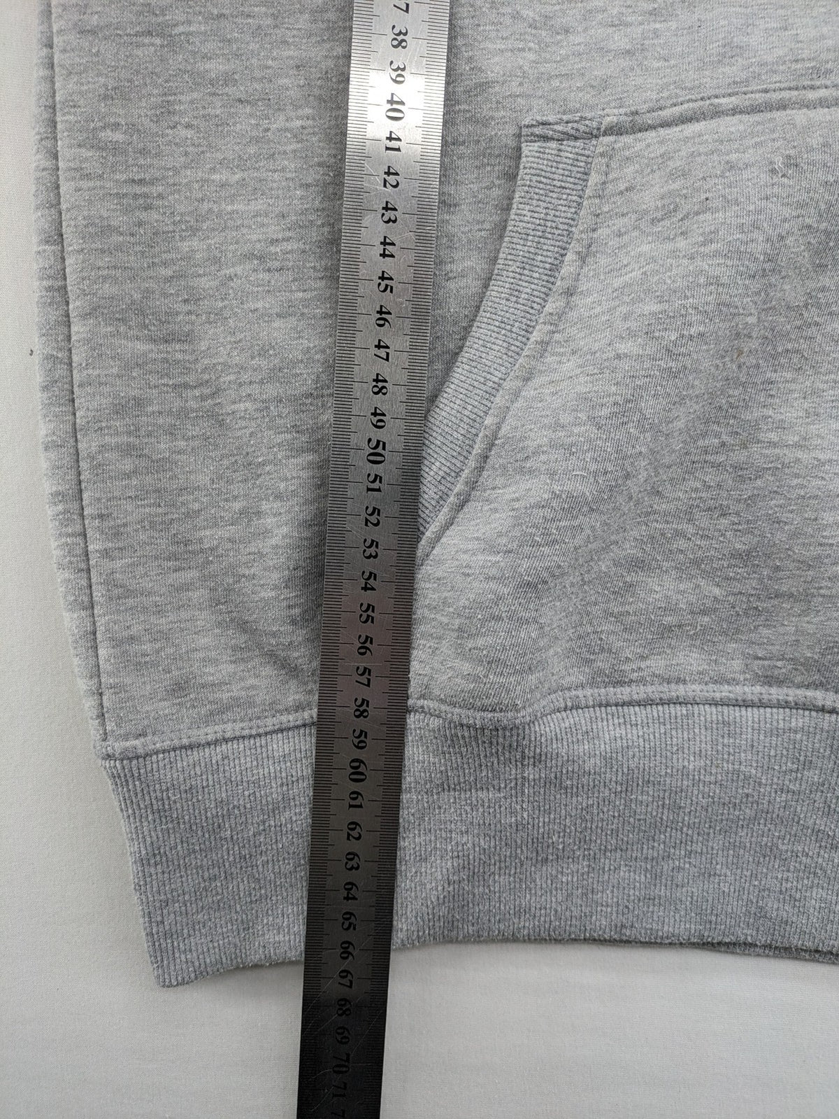 Herren grey zip-through hoodie with "Legendary" graphic print and kangaroo pocket.