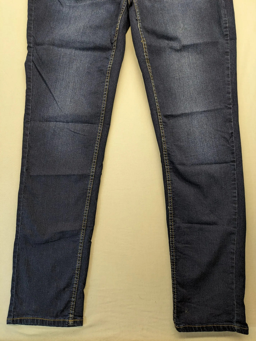 Cecil blue straight jeans with decorative inner waistband pattern and classic 5-pocket design.