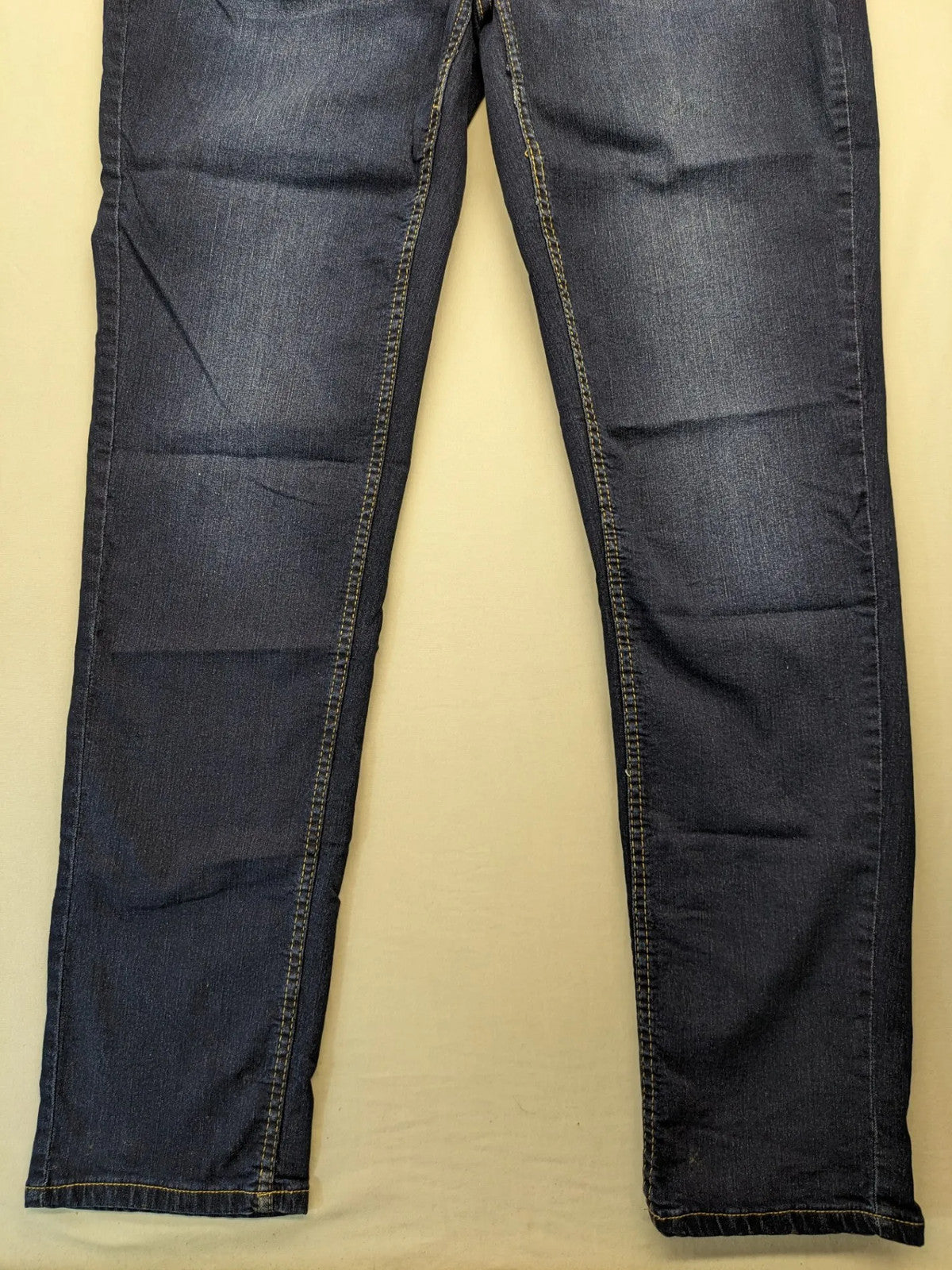 Cecil blue straight jeans with decorative inner waistband pattern and classic 5-pocket design.