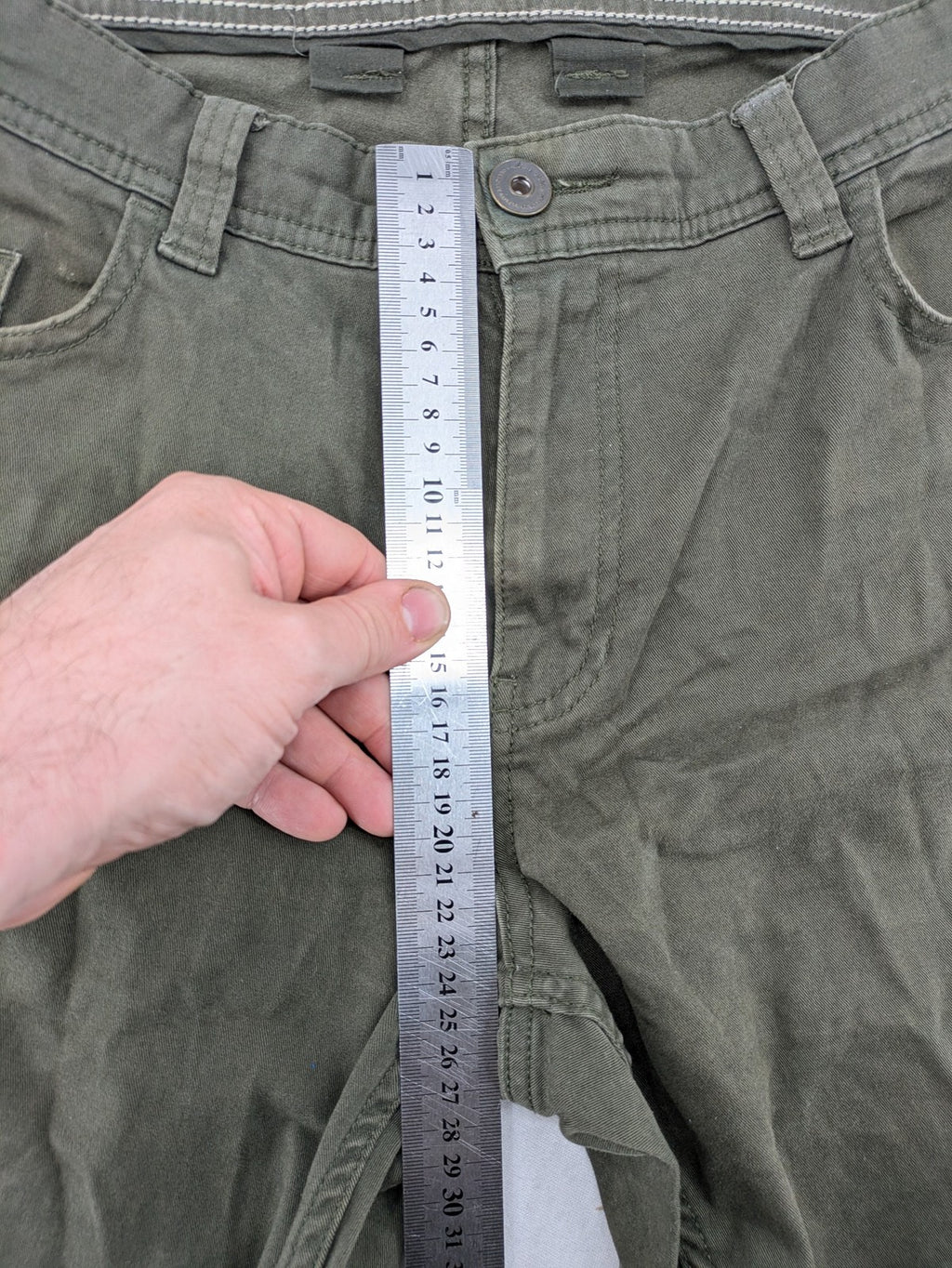 Canda khaki straight jeans 5-pocket design with stretch cotton material.