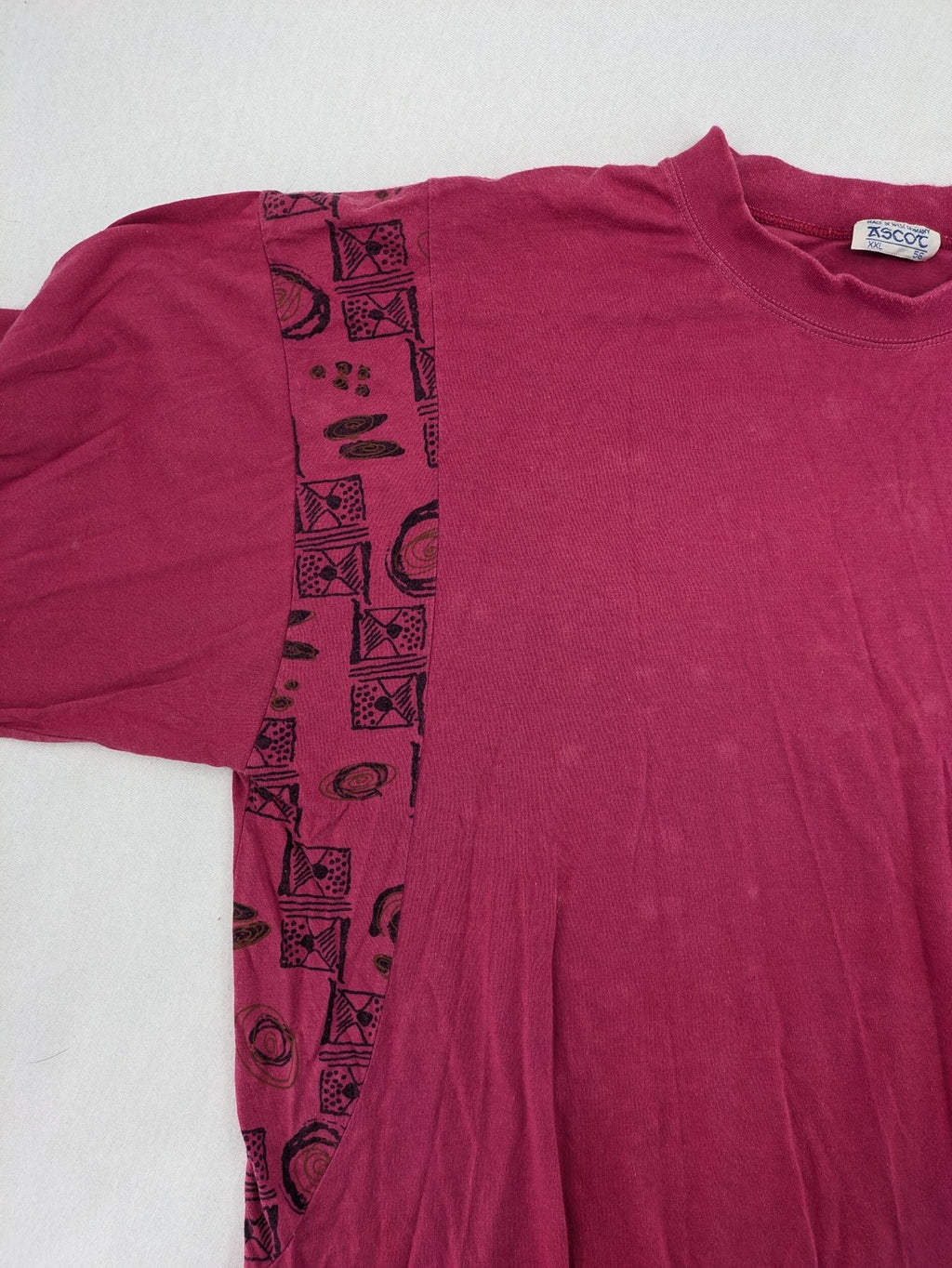 Ascot vintage sweatshirt black and pink with graphic patterns and elastic hem.