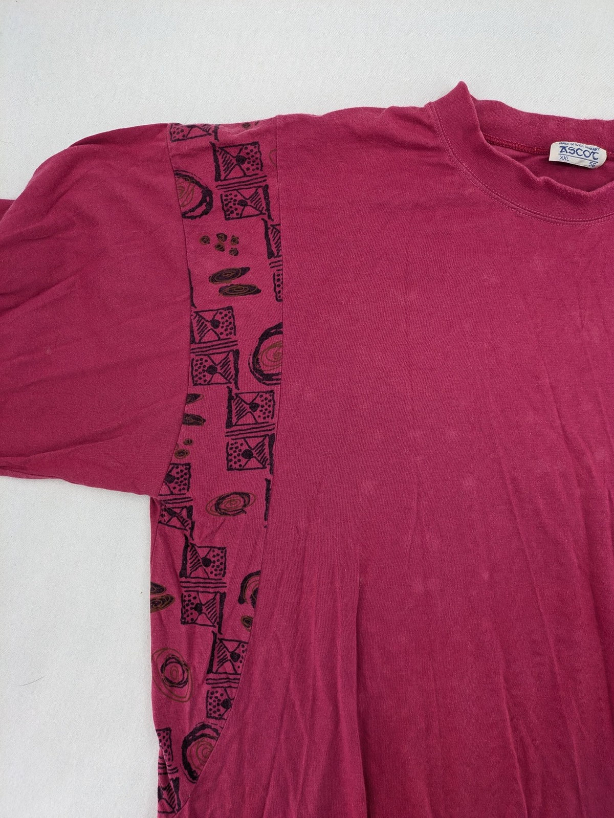 Ascot vintage sweatshirt black and pink with graphic patterns and elastic hem.