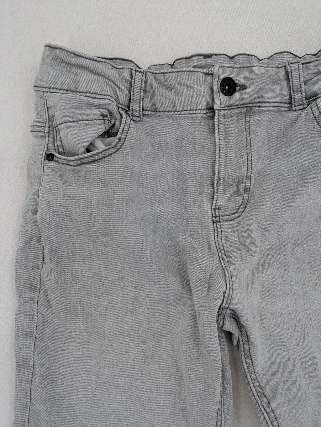 C&A grey skinny jeans for girls, soft stretch denim, classic fit, versatile wash.