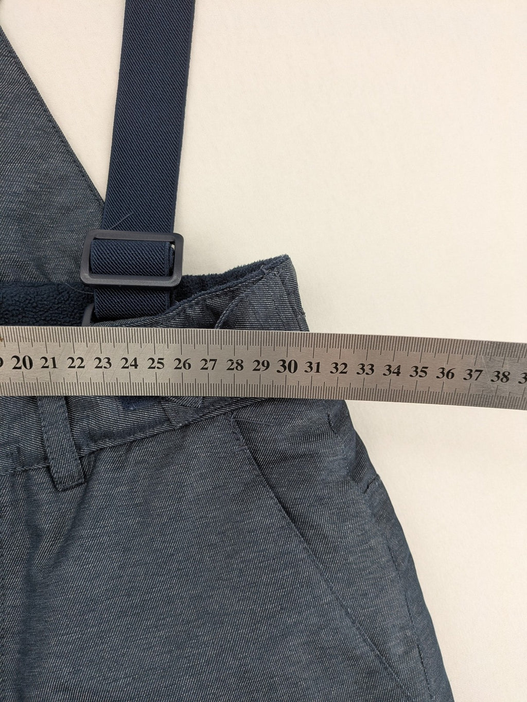 Topolino grey snow pants with adjustable straps and durable insulated material.