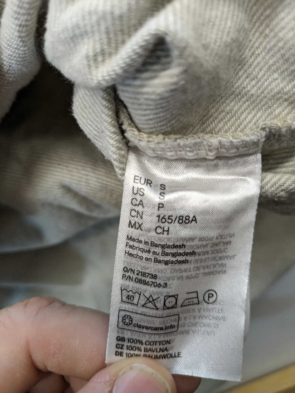 H&M beige overshirt jacket, classic collar, button-down front, two chest pockets, cotton material.