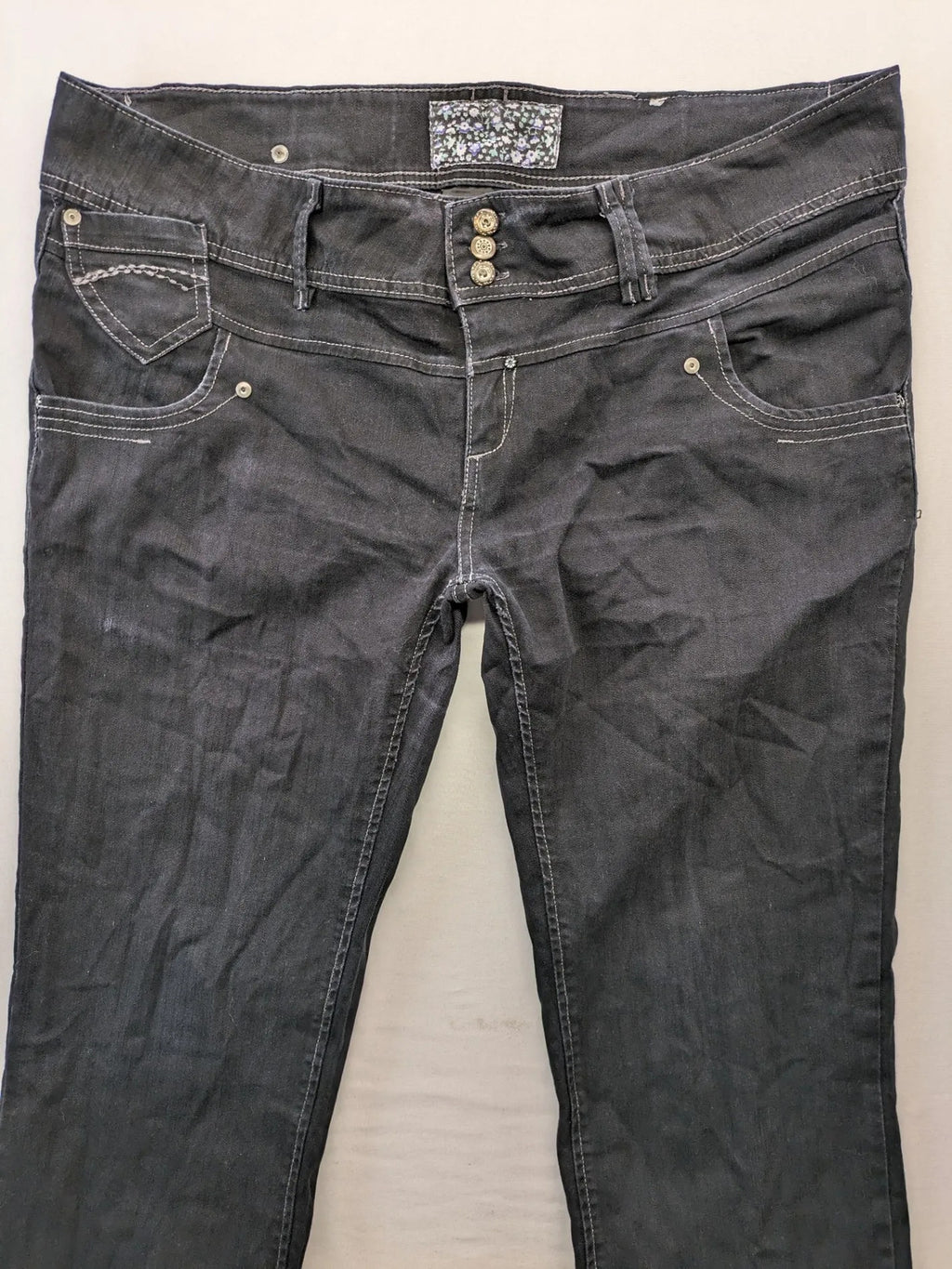 Okay grey straight jeans with contrast stitching and three-button closure, cotton stretch material.