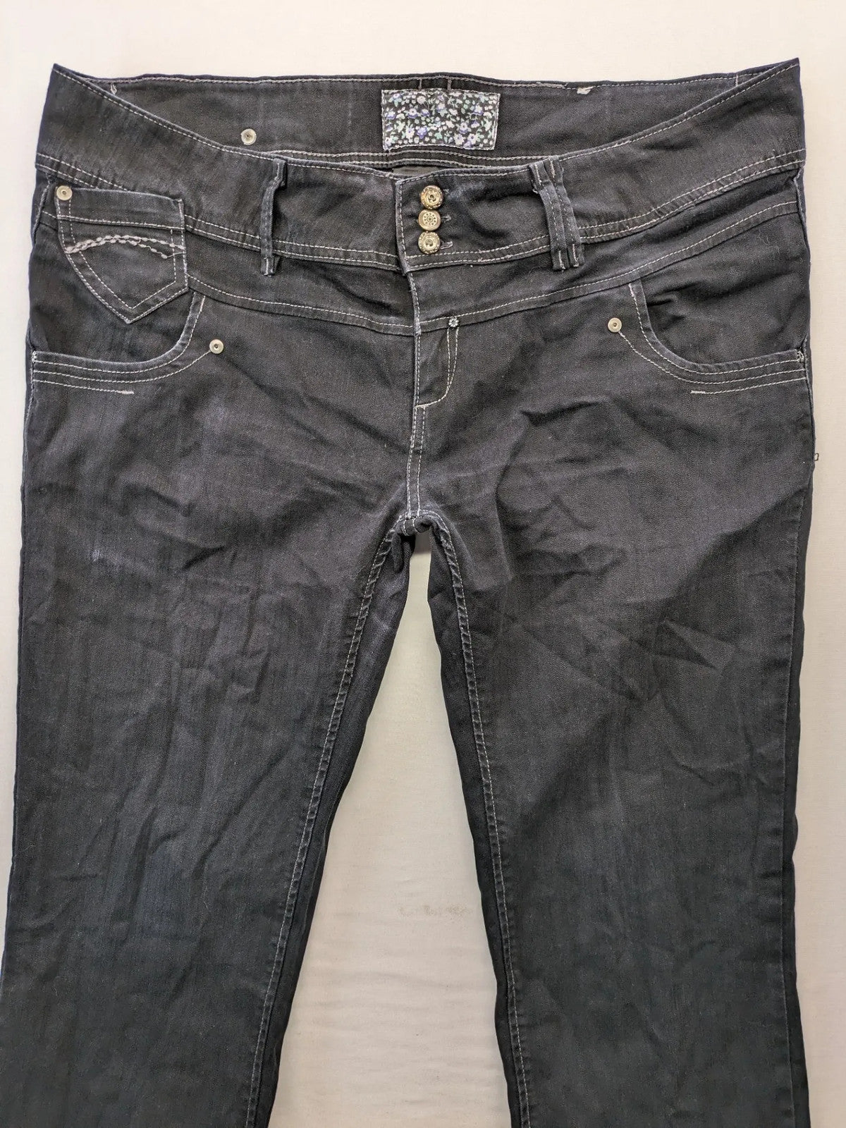 Okay grey straight jeans with contrast stitching and three-button closure, cotton stretch material.