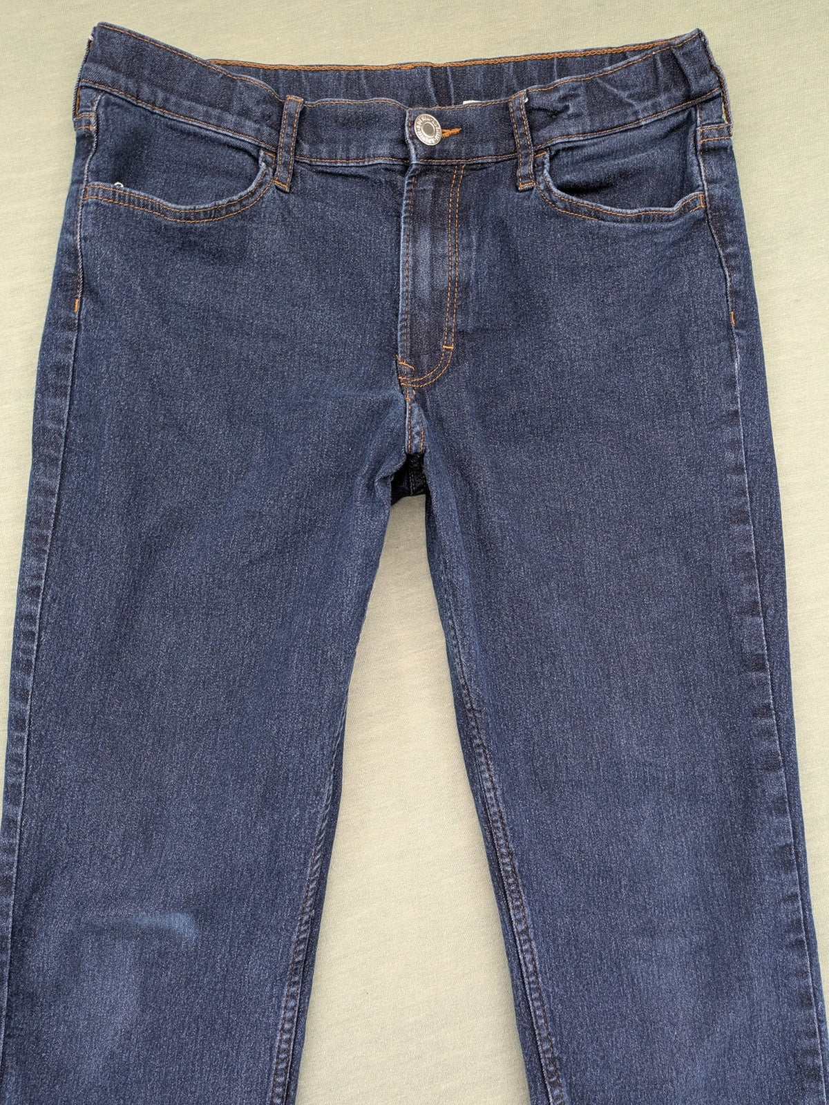 H&M blue straight jeans with adjustable waistband and classic 5-pocket design.