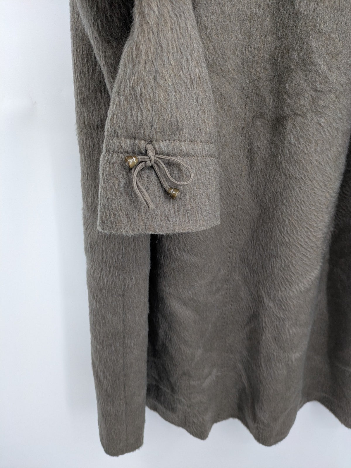 Lama brown vintage coat with fur collar, textured llama-mohair blend, elegant silhouette.