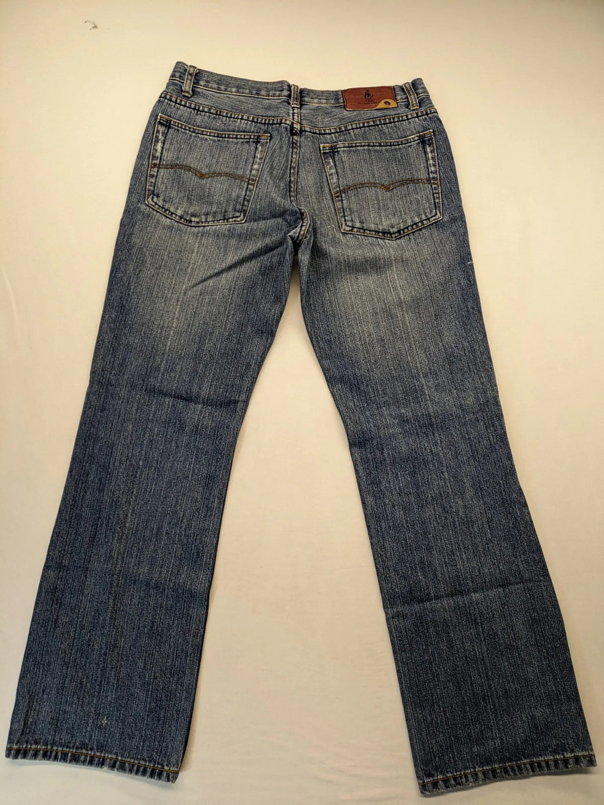 Zuni blue straight jeans 5-pocket design with zipper and decorative rivets.