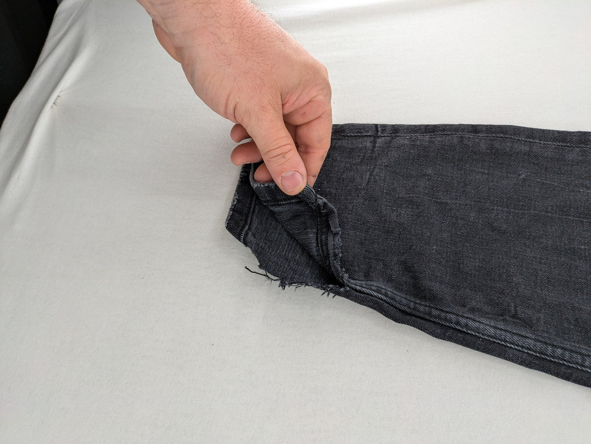 Zara slim fit jeans grey washed with distressed details and frayed hem.