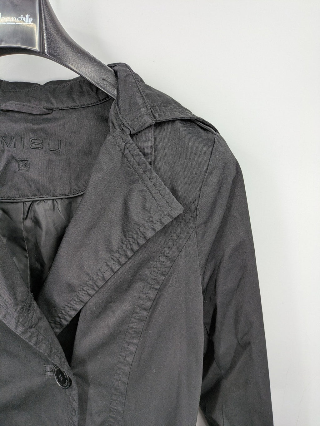 Amisu grey trench coat double-breasted design with elegant collar and belted waist.