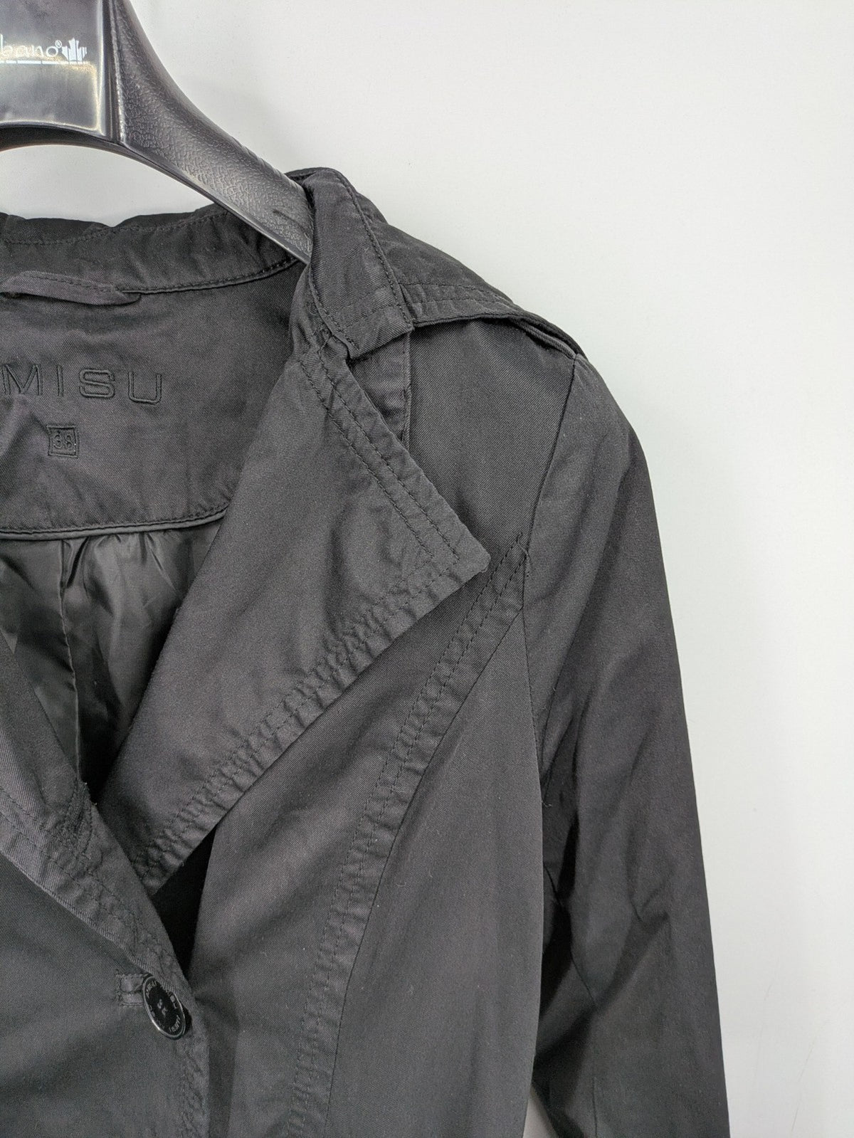 Amisu grey trench coat double-breasted design with elegant collar and belted waist.
