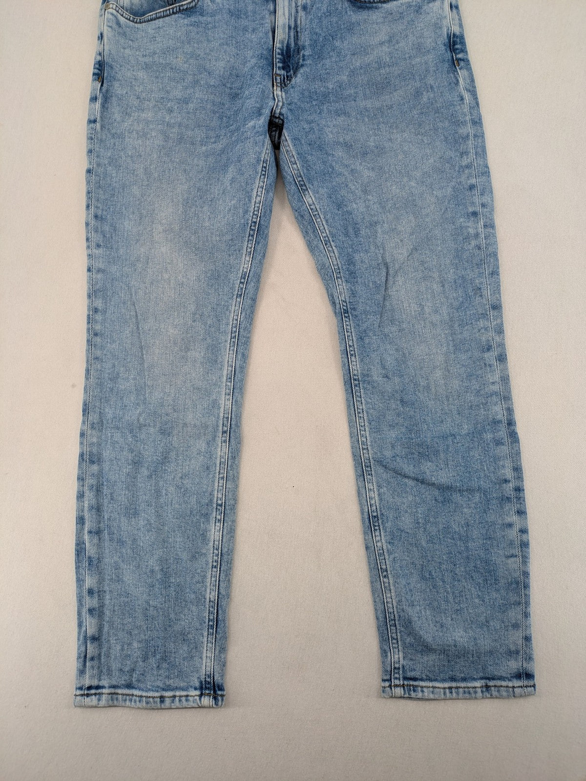 Oskar blue slim fit jeans with classic 5-pocket design and light wash.