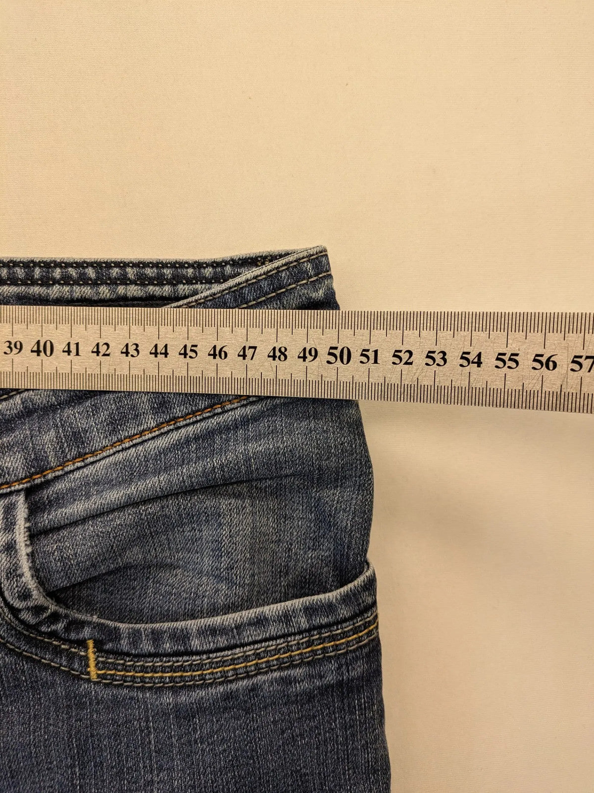 Atelier Gardeur blue straight jeans with five-pocket design and Superflex technology.