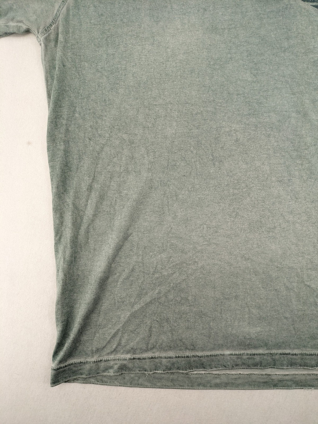 Camel Active green t-shirt with striped chest pocket and used look cotton fabric.