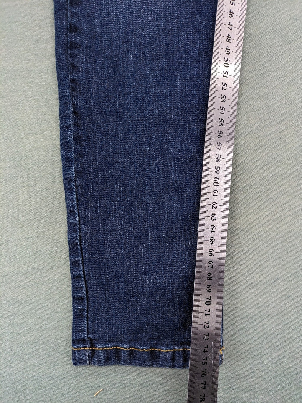 FSBN blue skinny jeans dark wash classic 5-pocket design with button closure