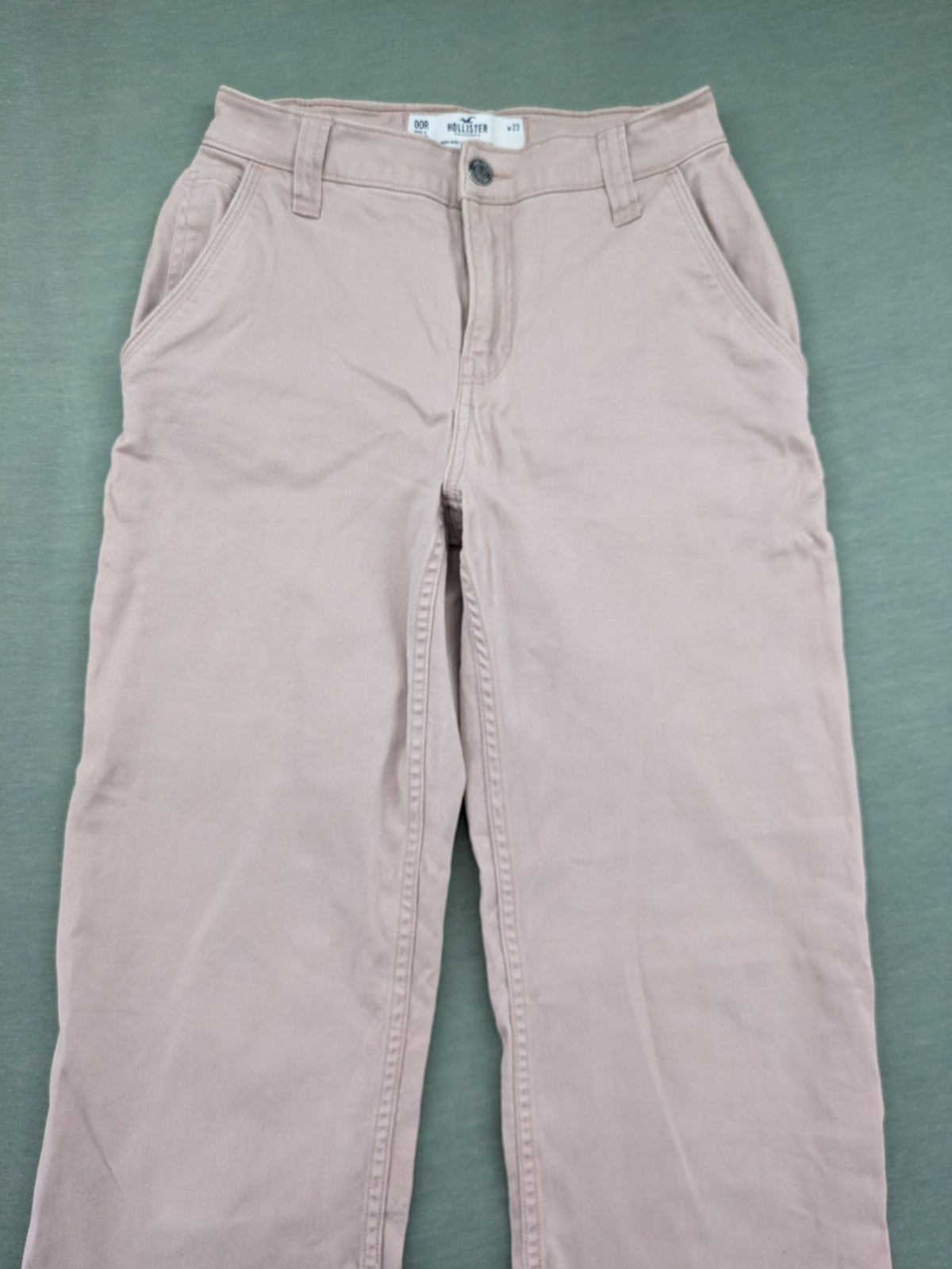 Hollister straight jeans beige high-rise with utility pockets and relaxed fit.