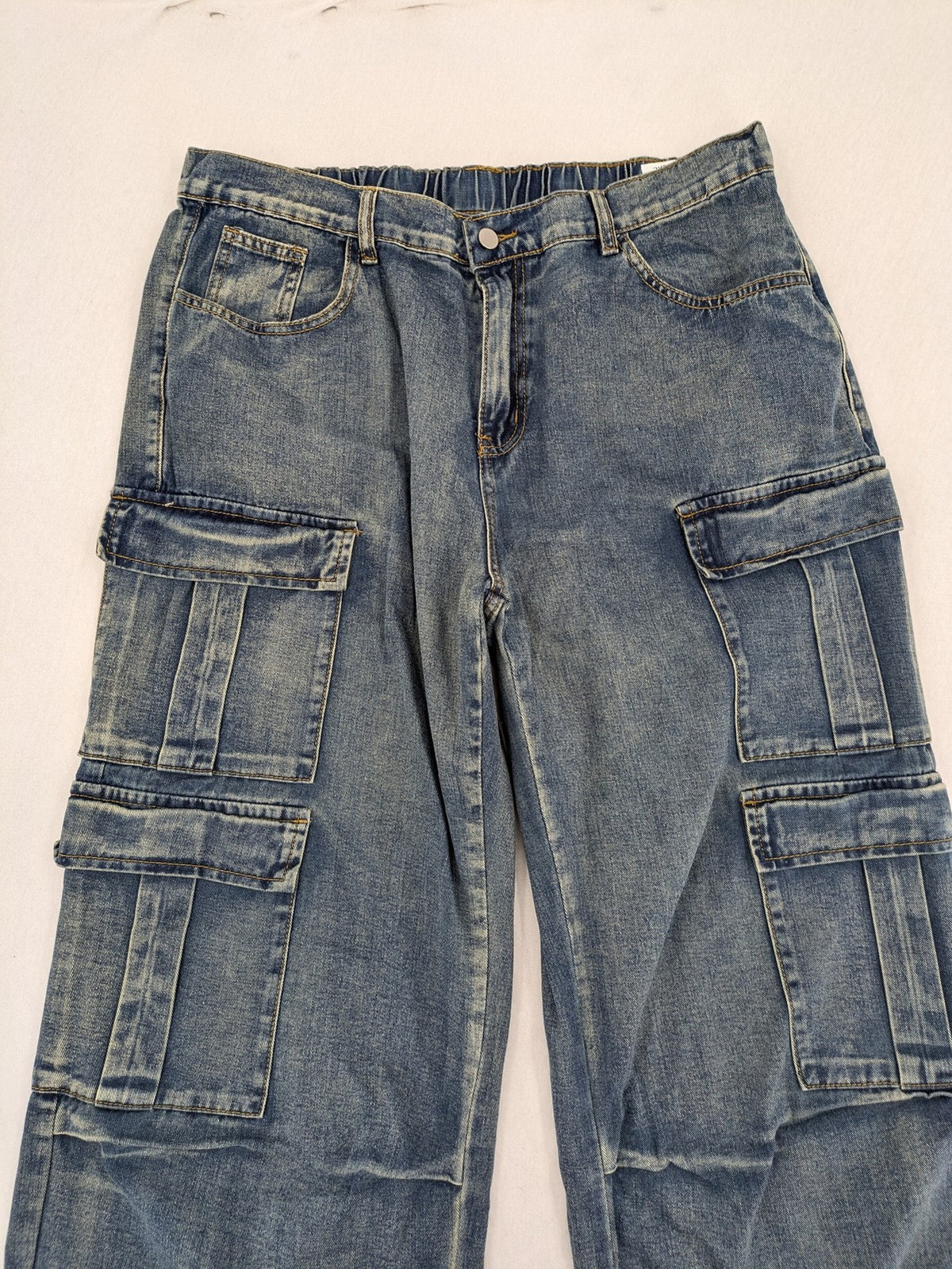 Baggy blue straight jeans wide leg with cargo pockets and elastic waistband.