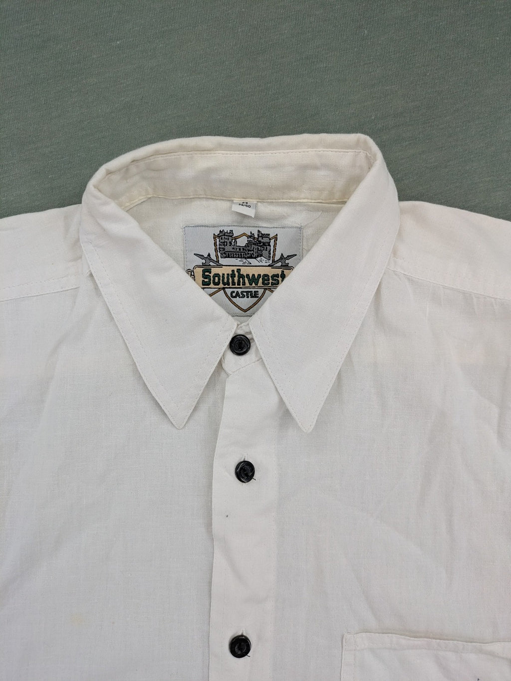 Southwest Castle vintage short-sleeve shirt white with colorful cartoon embroidery and German text.