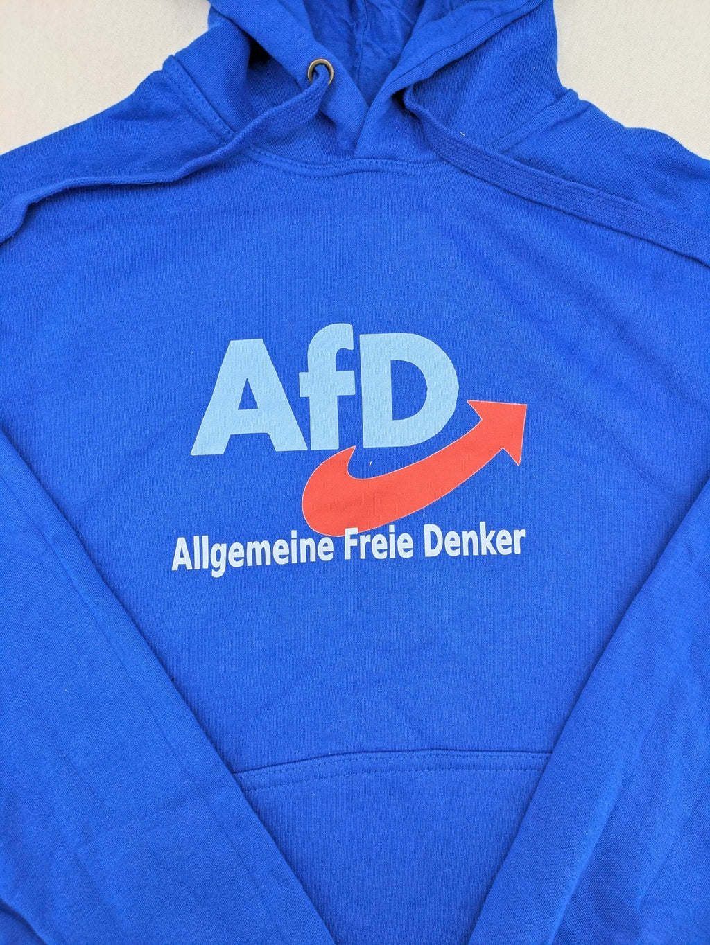 AFD blue pullover hoodie with "AfD Allgemeine Freie Denker" graphic and kangaroo pocket.