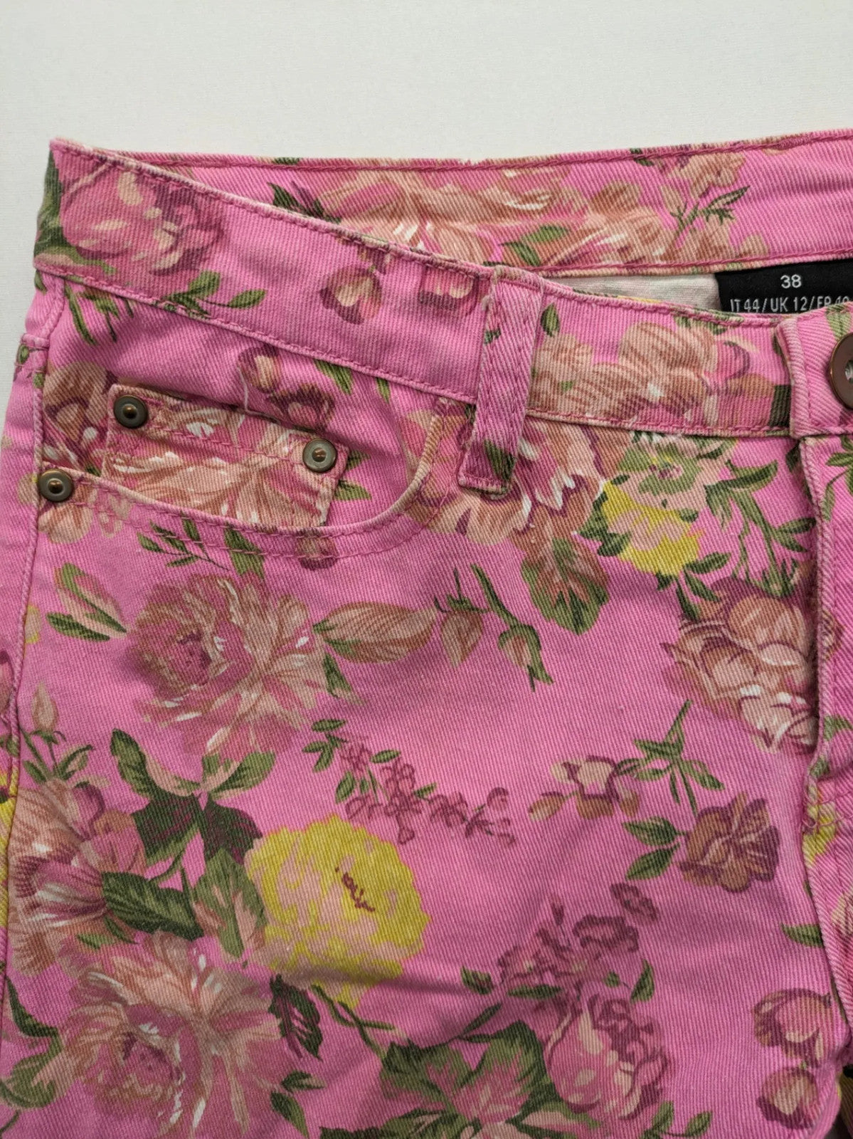 Crazy World floral straight jeans pink with 5-pocket design and slim fit.
