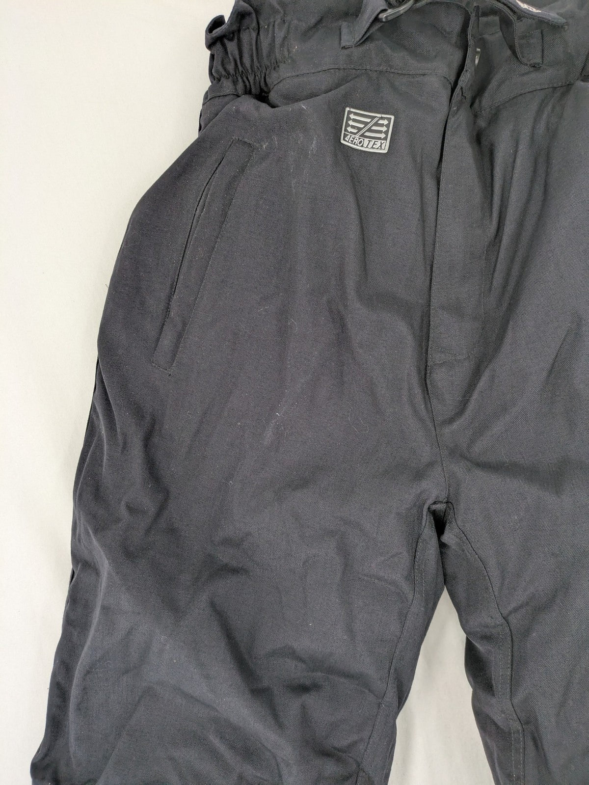 Aero black chaps Cordura fabric with ribbed knee inserts and adjustable waistband.