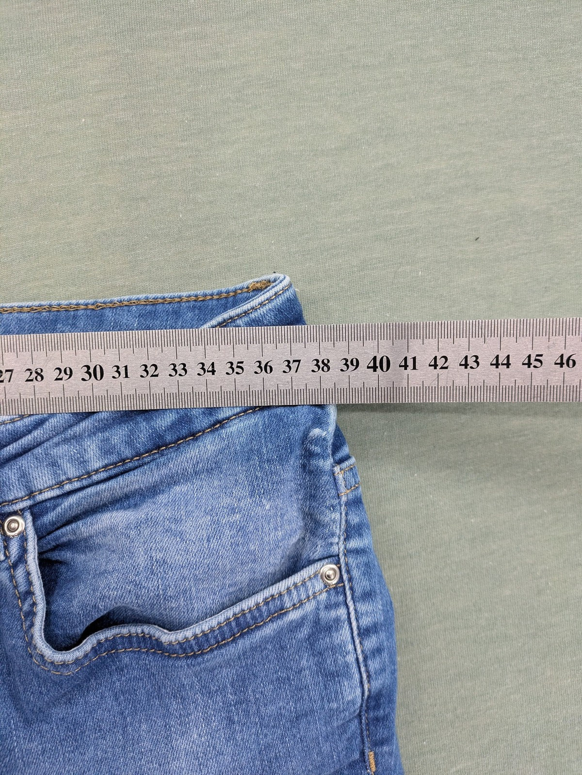 ONLY blue skinny jeans with frayed raw hem and classic 5-pocket design.