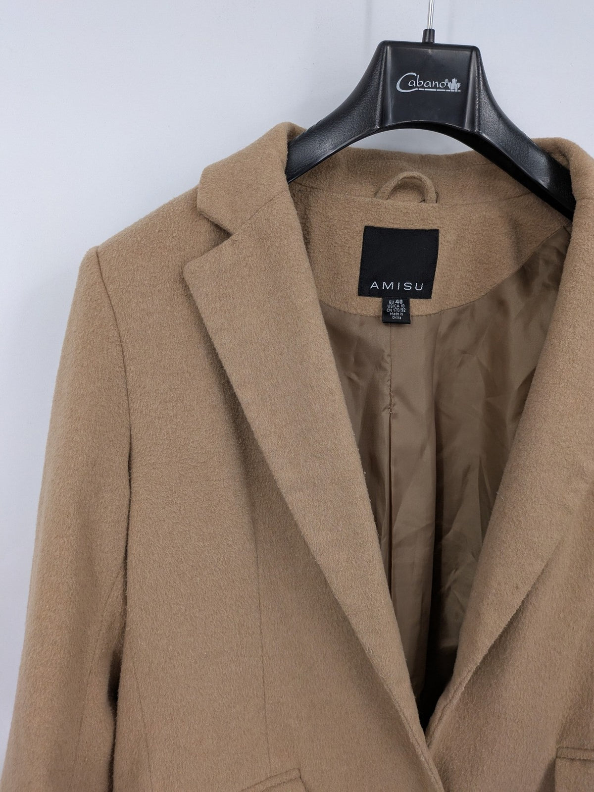 Amisu beige wool jacket single-breasted with lapel collar and two flap pockets.