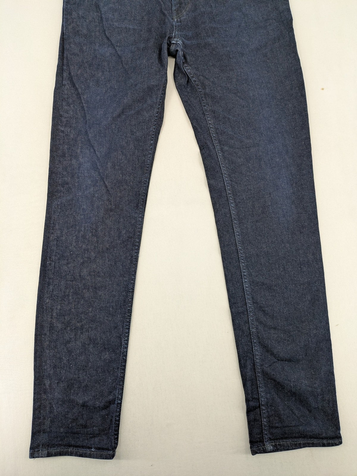 DISTRIKT NØRREBRO blue slim fit jeans with classic rinse wash and stretch denim material.