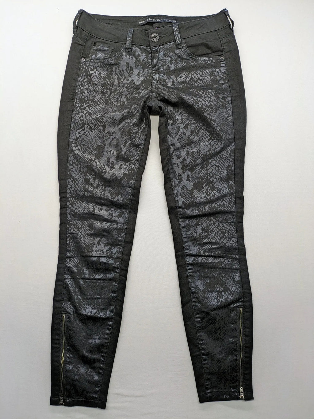 Tom Tailor black and grey skinny jeans with snake print and ankle zippers.