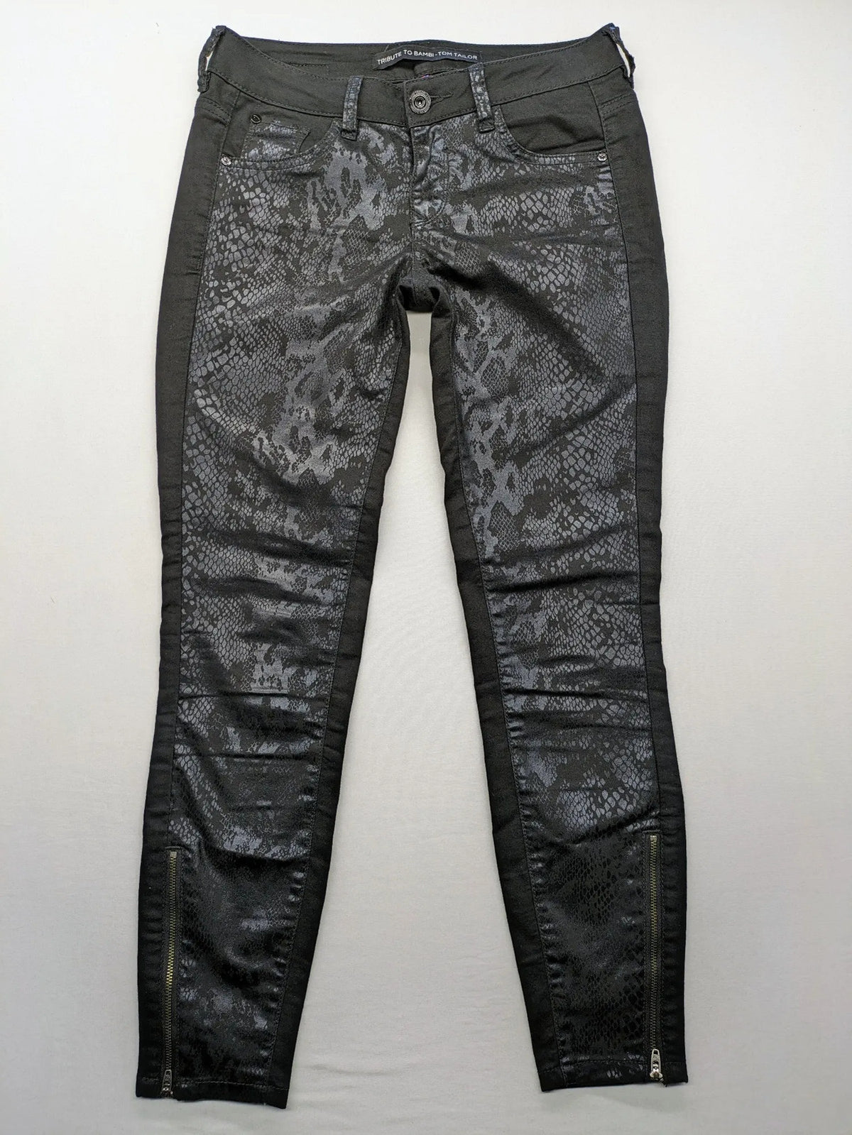 Tom Tailor black and grey skinny jeans with snake print and ankle zippers.