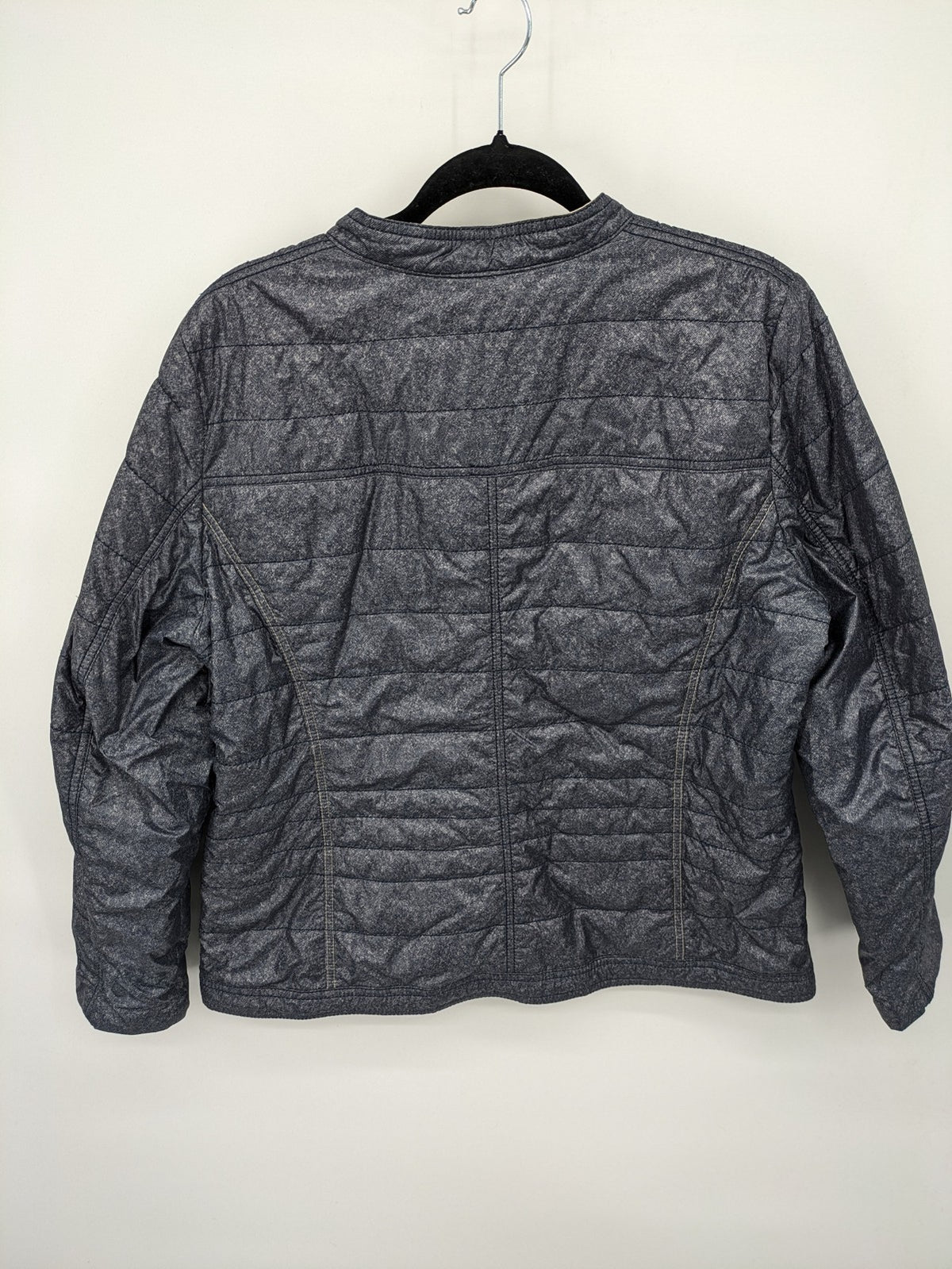 Bonita reversible jacket beige and blue, textured fabric, snap button closure.
