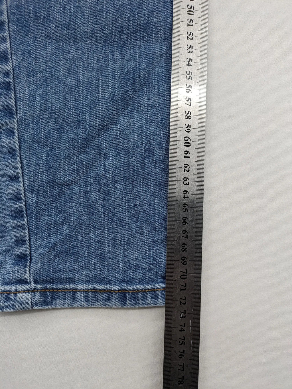 Yessica blue skinny jeans high waist with double button closure and five-pocket style.