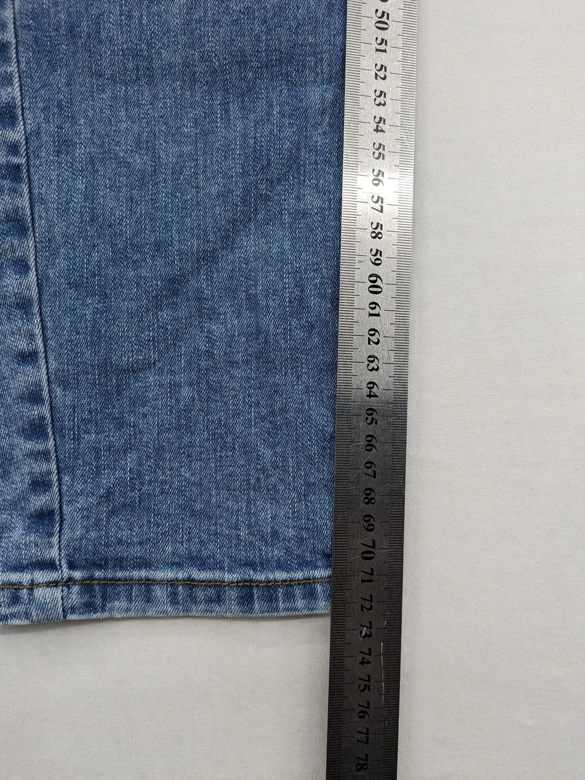 Yessica blue skinny jeans high waist with double button closure and five-pocket style.