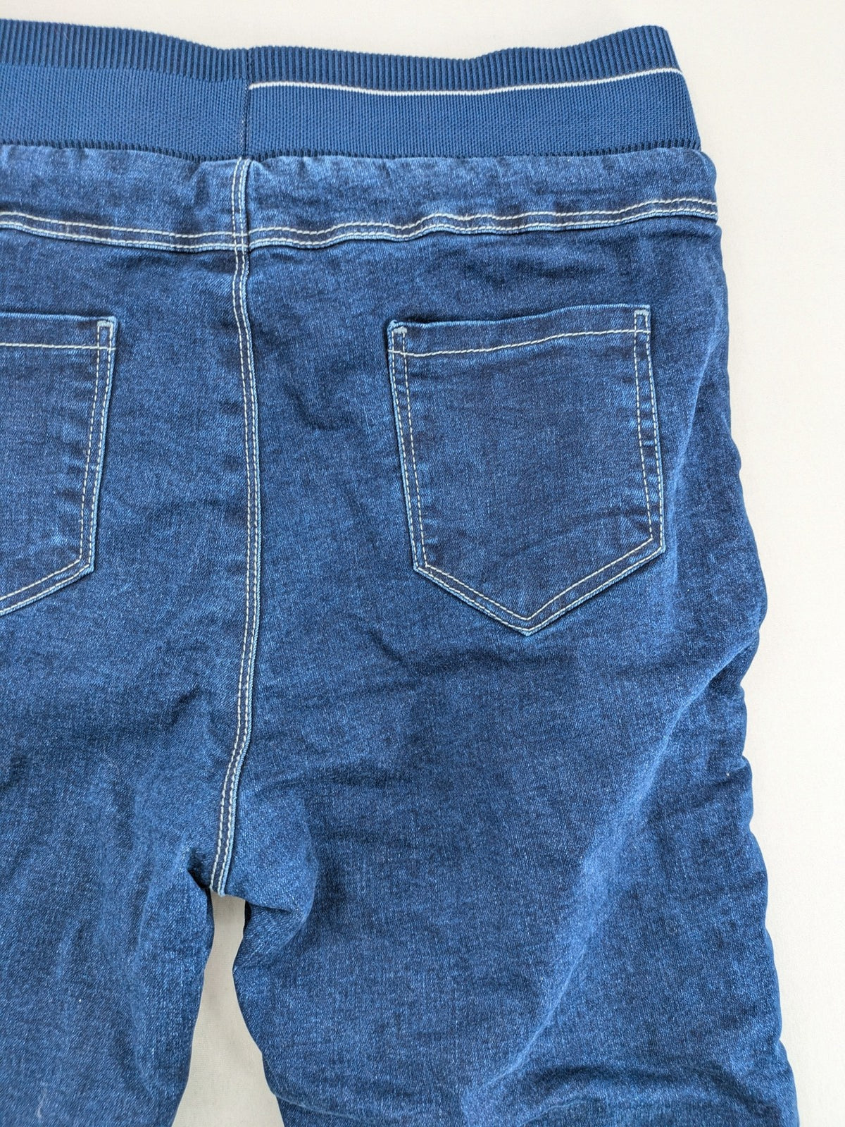 Valentine Meinn blue straight jeans with elastic waistband and soft lining, classic denim look.