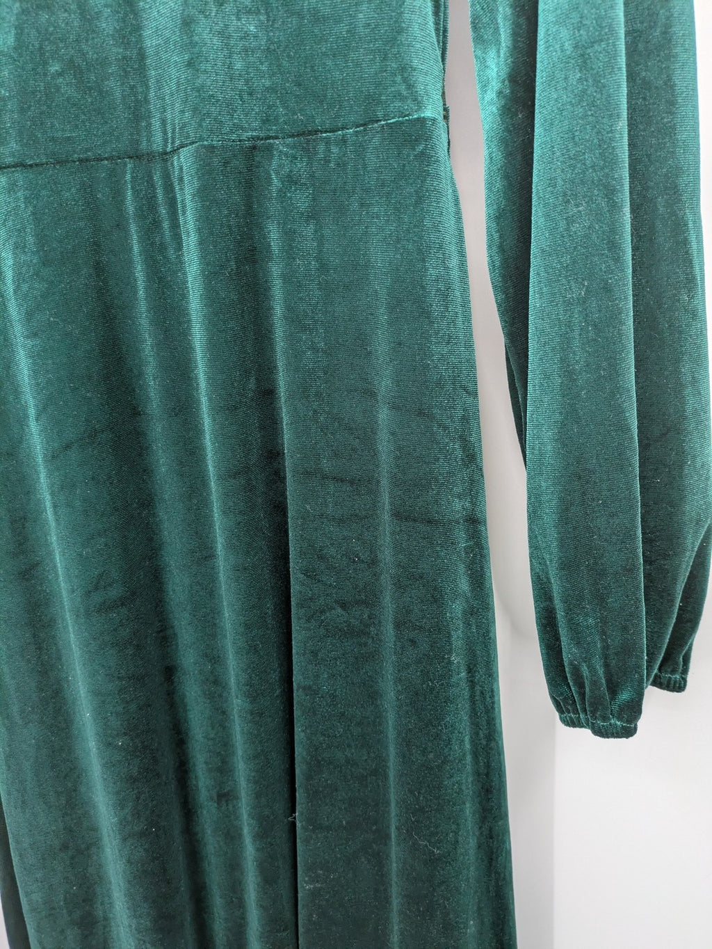 Elegant green velvet midi dress with long sleeves and round neckline, size XXL.