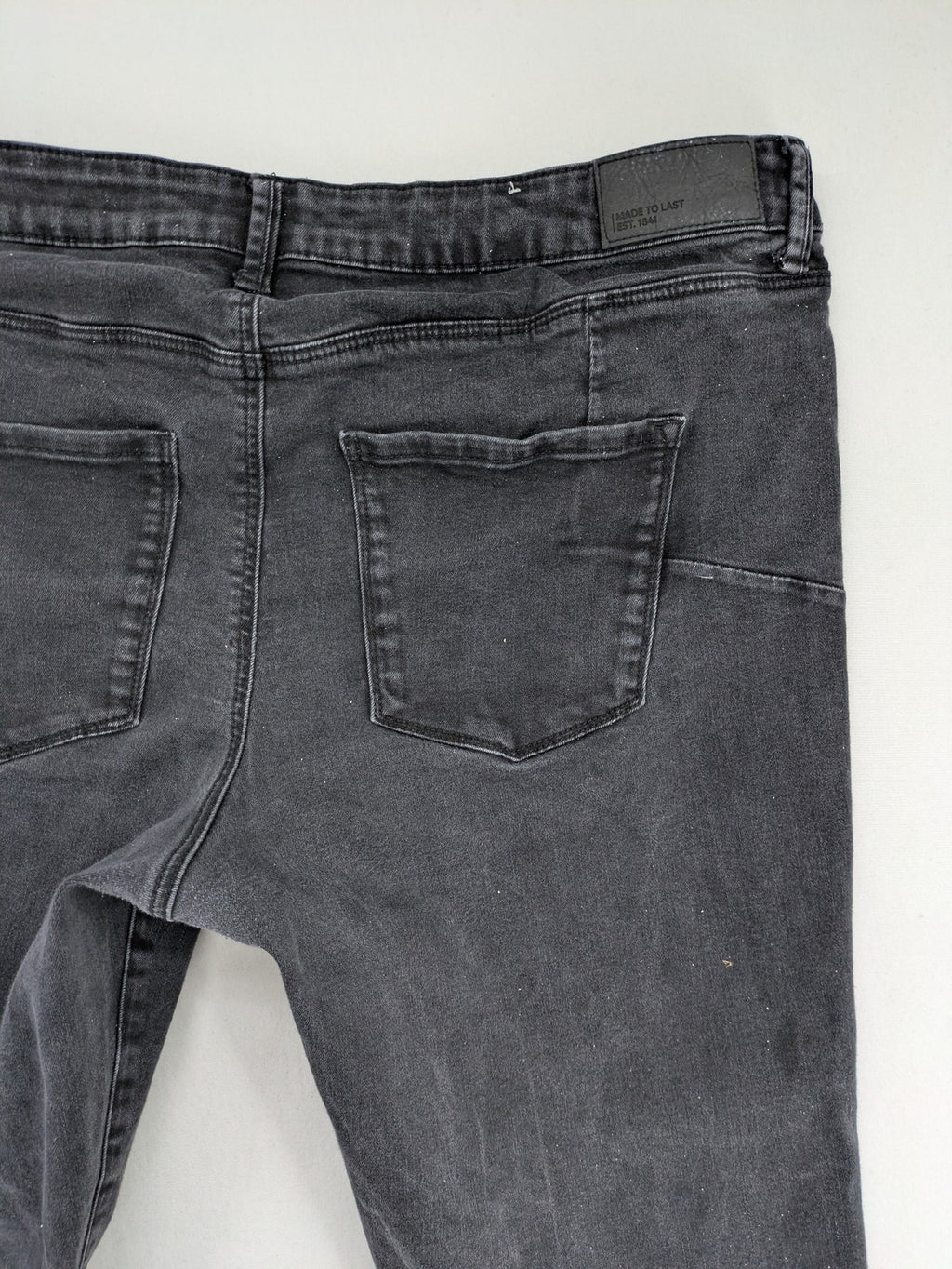 C&A grey straight jeans with Flex Shaping technology and classic 5-pocket design.