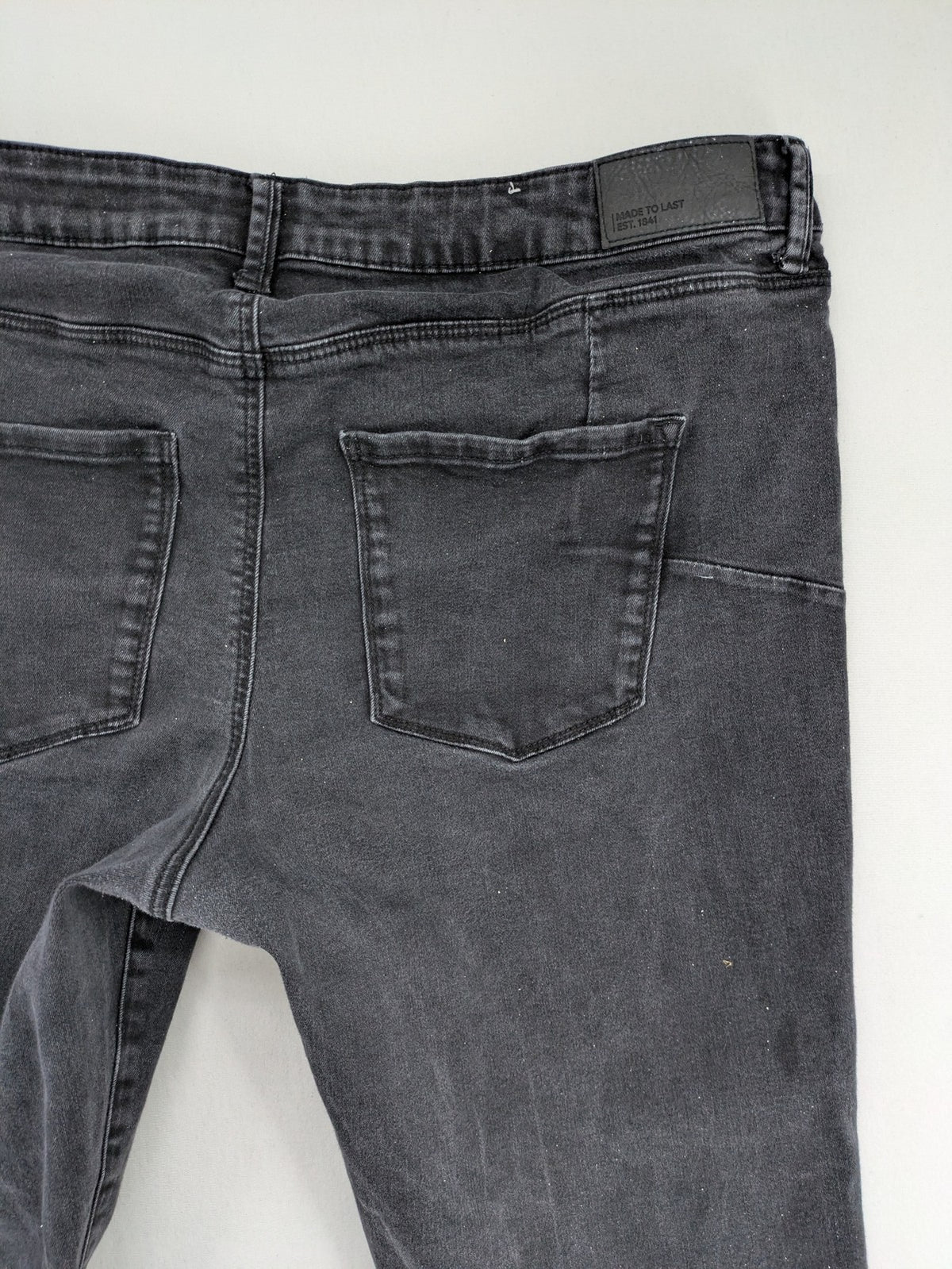 C&A grey straight jeans with Flex Shaping technology and classic 5-pocket design.