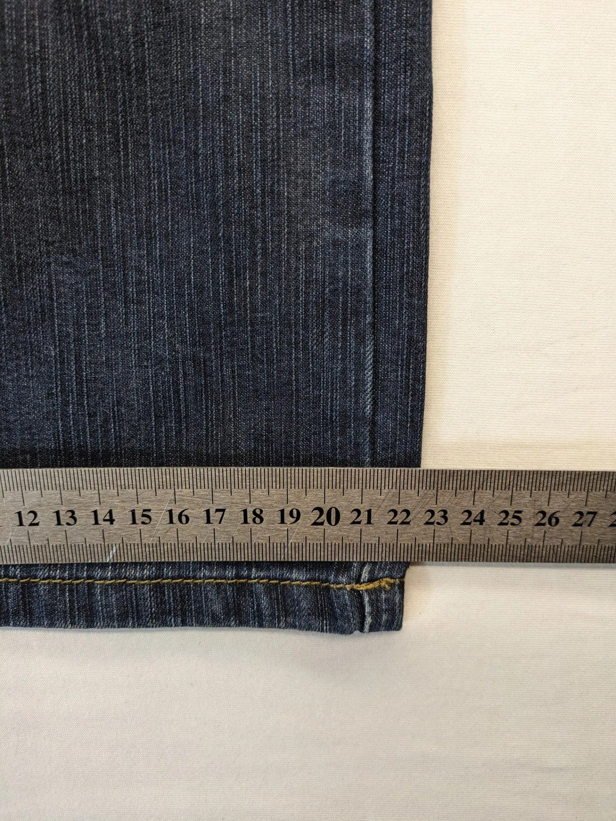 Wrangler straight jeans dark blue wash 5-pocket design with zipper, durable cotton blend.